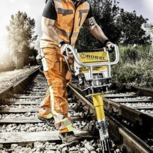 photo of a worker using the Robel Battery Powered Vertical Tamper - RoTamp 62.20 E3 Light